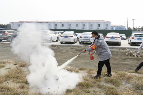 裕龍發(fā)展公司開展消防火災(zāi)逃生應(yīng)急演練}