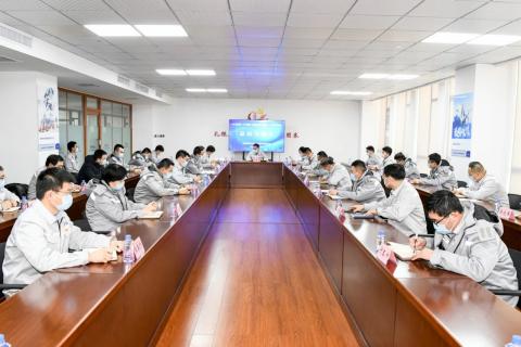 裕龍發(fā)展公司召開“學(xué)習(xí)貫徹二十大精神，內(nèi)強素質(zhì)外樹形象”能力提升活動總結(jié)交流會}