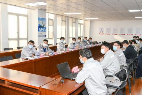 裕龍發(fā)展公司召開第二期年輕員工座談會暨首批“師帶徒”結(jié)對活動}