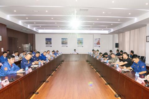 產(chǎn)業(yè)園召開(kāi)四季度安委會(huì)例會(huì)（擴(kuò)大）會(huì)議暨國(guó)慶中秋安全防范工作會(huì)議 }